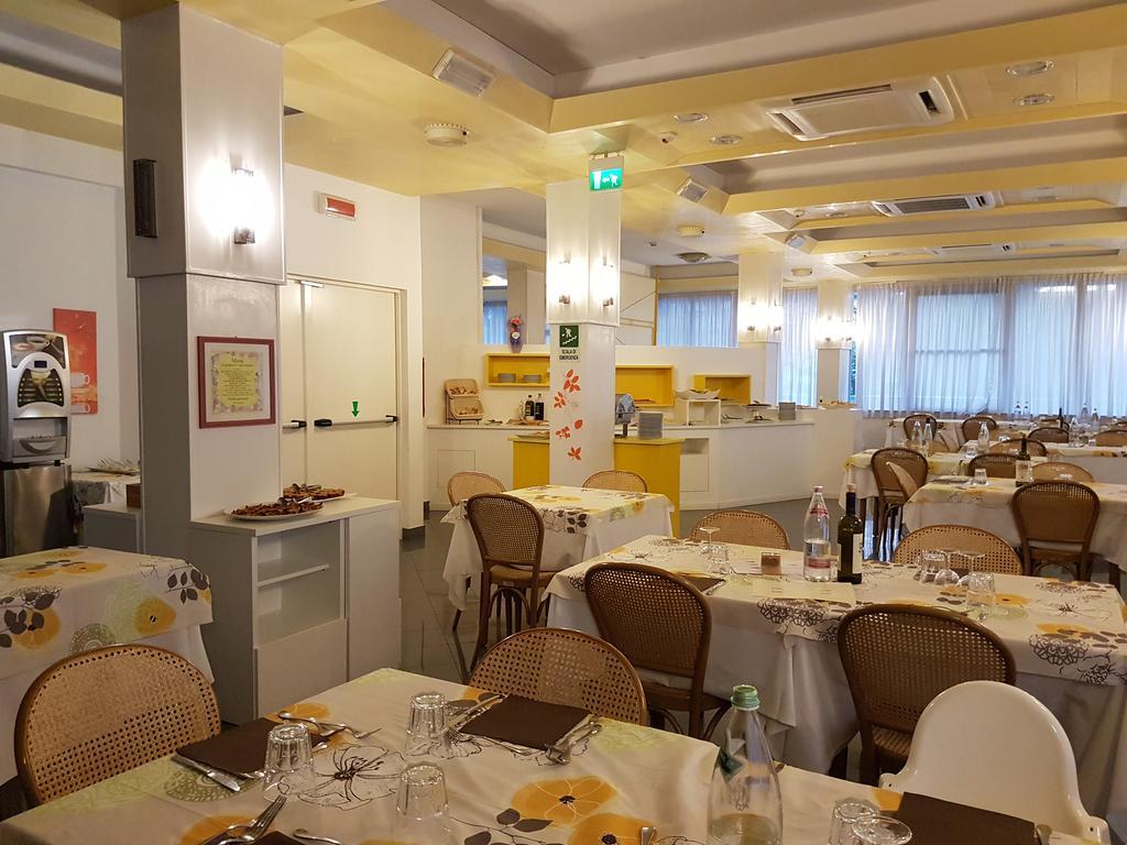 渴望酒店 里乔内 外观 照片
