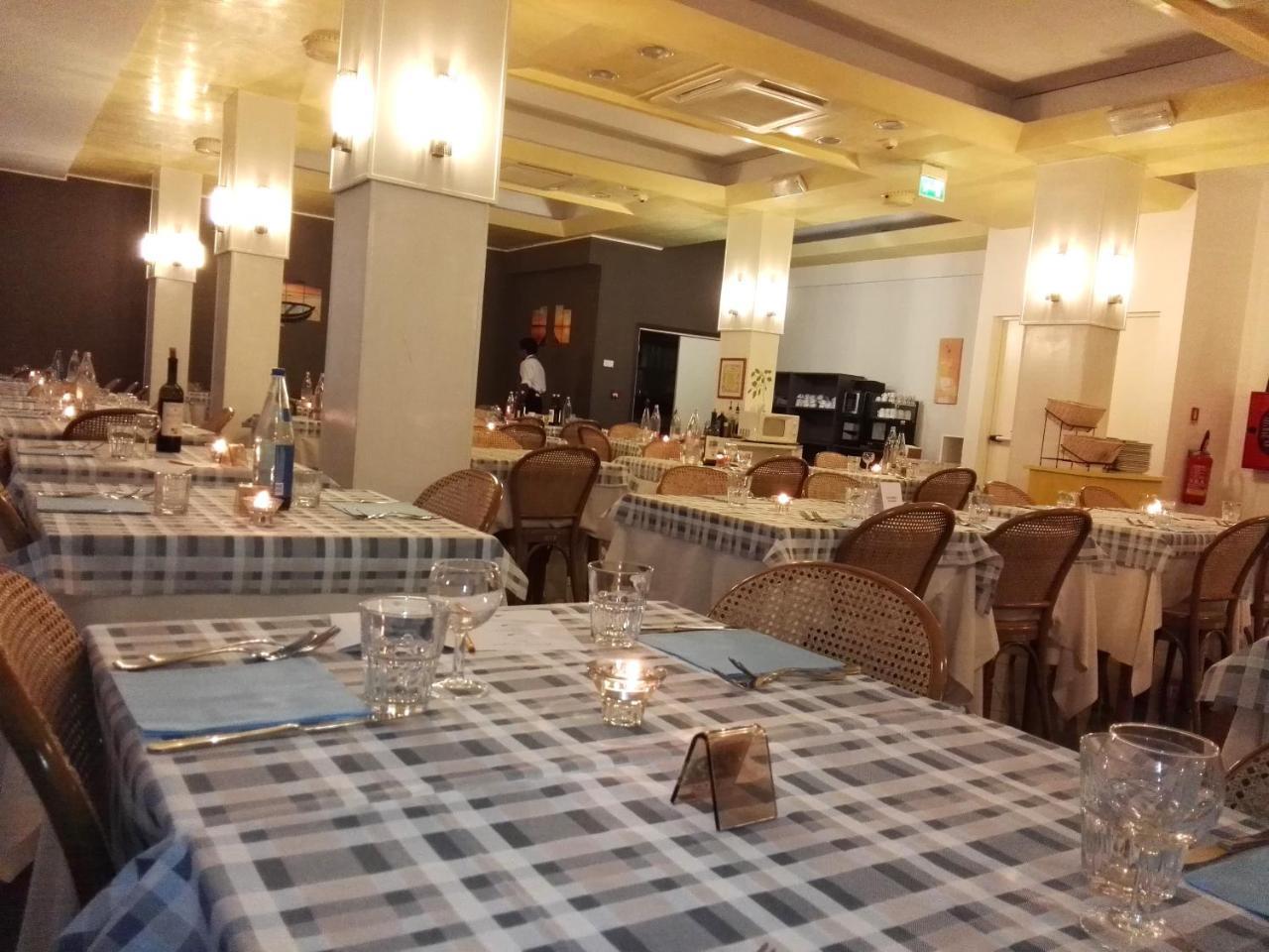 渴望酒店 里乔内 外观 照片